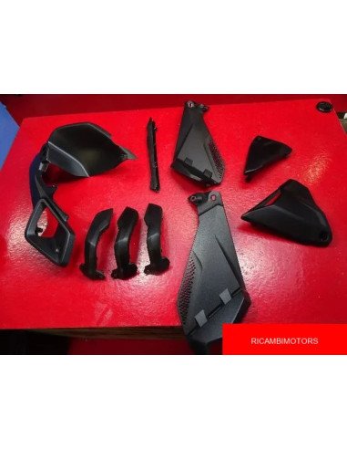 VARIE PLASTICHE COVER BMW R1200GS LC